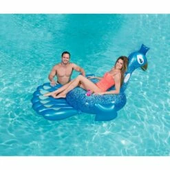 Bestway 41101 Pretty Peacock Schwimmtier 198x164 Cm Zum Aufblasen -Deutschland Schwimmbad Verkaufs-Shop Bestway aufblasbarer Pfau mit Frau im wasser